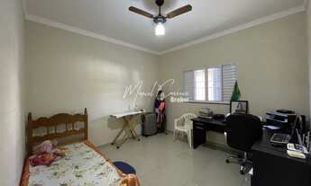 Imagem 7: Linda casa à venda com 3 quartos, sendo 1 suíte, bem localizada no bairro Regissol I