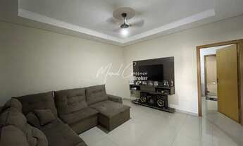 Imagem 3: Linda casa à venda com 3 quartos, sendo 1 suíte, bem localizada no bairro Regissol I