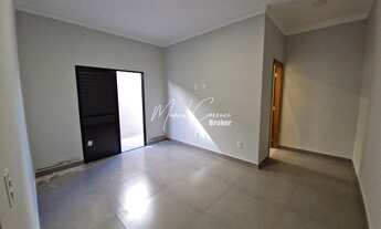 Imagem 6: Linda casa à venda com 2 quartos, sendo 1 suíte com porta balcão, garagem para 2 carros e