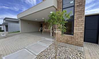 Imagem 2: Condomínio Village Damha IV - Belíssima casa à venda, com 3 suítes, sendo 1 suíte com clos