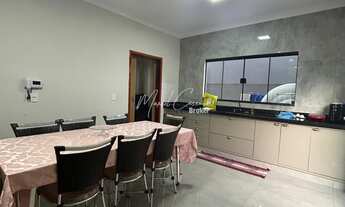 Imagem 4: Casa à venda com 2 suítes sendo 1 com closet, varanda gourmet e piscina