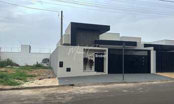 Imagem 2: Linda casa à venda com 3 quartos, sendo 1 suíte, bem localizada em bairro aberto