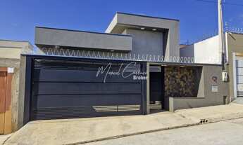 Imagem: Linda casa à venda com 3 quartos, sendo