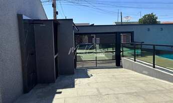 Imagem 2: Linda casa à venda com 3 quartos, sendo 1 suíte com closet, área Gourmet e piscina com cas