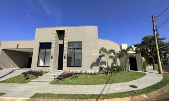 Imagem 2: Condomínio Village Damha III - Casa Alto Padrão com 3 suítes sendo 1 com closet