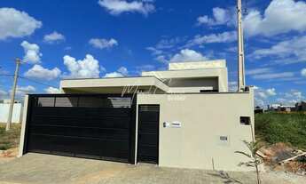 Imagem: Linda casa à venda com 2 quartos, área