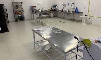 Imagem 5: Excelente imóvel comercial à venda, com 2 escritórios e 2 docas cobertas para carga e desc