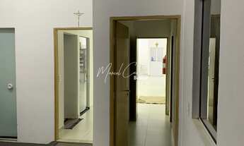 Imagem 2: Excelente imóvel comercial à venda, com 2 escritórios e 2 docas cobertas para carga e desc