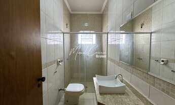 Imagem 7: Lindíssima casa à venda com 3 quartos, sendo 1 tipo apartamento, área Gourmet e piscina