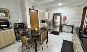 Imagem 6: Lindo sobrado à venda com 3 quartos, sendo 1 suíte com closet e banheira de hidromassagem