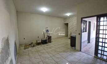 Imagem 2: Linda casa à venda com 3 quartos, sendo 1 suíte e área de lazer com churrasqueira