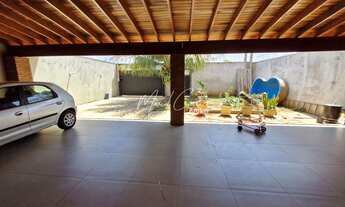 Imagem 2: Linda casa à venda em bairro aberto, com 2 quartos, sendo 1 suíte, espaço para área Gourme