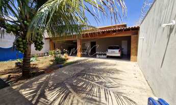 Imagem: Linda casa à venda em bairro aberto, com