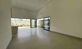 Imagem 7: Belíssima casa à venda com 3 suítes, sendo 1 suíte máster com closet, piscina com hidromas