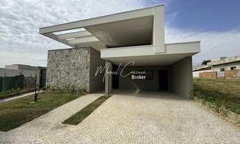 Imagem 2: Belíssima casa à venda com 3 suítes, sendo 1 suíte máster com closet, piscina com hidromas