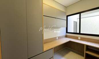 Imagem 3: Belíssima casa à venda com 3 suítes sendo 1 máster com closet e banheira, rica em detalhes