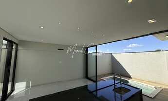 Imagem 7: Belíssima casa à venda com 3 suítes sendo 1 máster com closet e banheira, rica em detalhes