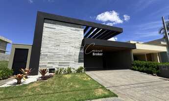 Imagem 2: Belíssima casa à venda com 3 suítes, sendo 1 suíte máster com closet e banheira, área Gour