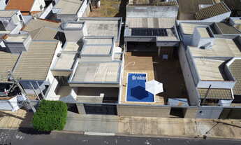 Imagem: Linda casa à venda, com 3 quartos, sendo