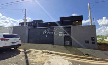 Imagem: Linda casa à venda, com 2 quartos, sendo