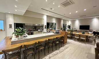 Imagem 5: Condomínio Village Damha I - Belíssima casa Alto Padrão à venda com 5 suítes sendo uma com