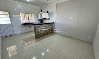 Imagem: Linda casa à venda com 3 quartos, sendo