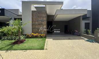 Imagem 2: Belíssima casa à venda com 3 suítes, sendo 1 suíte máster com closet e banheira, área Gour