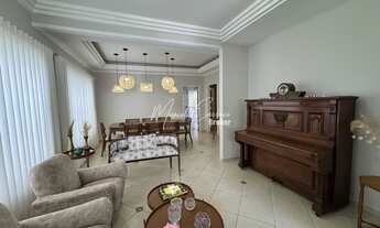 Imagem 7: Casa à venda, com 200m², distribuídos em 3 quartos, sendo 1 suíte, rica em planejados, ar