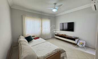 Imagem 4: Casa à venda, com 200m², distribuídos em 3 quartos, sendo 1 suíte, rica em planejados, ar