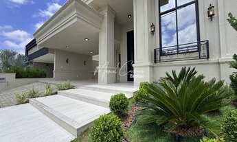 Imagem: Casa Neoclássica à Venda, no Condomínio