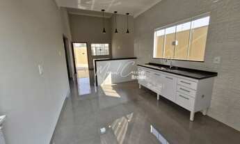 Imagem 4: Linda casa à venda com 3 quartos, sendo 1 suíte, ambiente amplo, ótima oportunidade