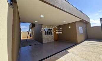 Imagem 2: Linda casa à venda com 3 quartos, sendo 1 suíte, ambiente amplo, ótima oportunidade