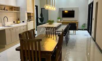 Imagem 6: Belíssima casa à venda com 3 suítes, sendo 1 suíte máster com closet e energia fotovoltaic