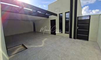 Imagem 2: Linda casa à venda com 3 quartos, sendo 1 suíte com veneziana balcão com fino acabamento