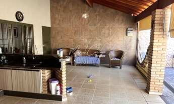 Imagem 4: Linda casa à venda com 3 quartos, sendo 1 suíte, área Gourmet e 1 piscina