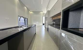 Imagem 5: Linda casa à venda com 4 suítes sendo 2 com closets, cozinha gourmet e piscina no laser