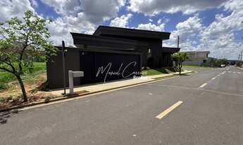 Imagem 2: Condomínio Village Damha IV - Belíssima casa à venda com 3 suítes, sendo 1 suíte com close