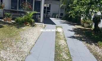 Imagem 2: Casa térrea, com 05 dormitórios sendo 01 suíte e edícula à venda localizado no centro de B