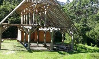 Imagem: Chácara com Casa de Madeira à Venda, com