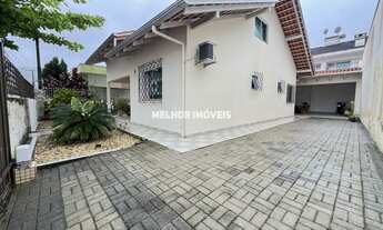 Imagem: Casa a venda com 03 dormitórios no Bairro