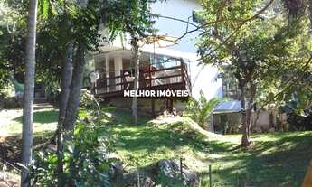 Imagem 4: Casa com Vista Mar à Venda com 03 Dormitórios sendo 02 Suítes e Varanda em meio a Vegetaçã