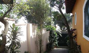 Imagem 3: Casa Área Construída 201 m² - 3 Dormitórios @ Suítes) - 6 Vagas Cobertas à venda no Centro