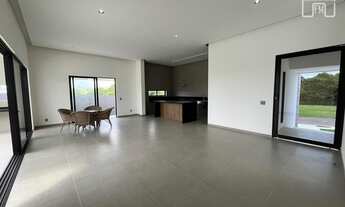 Imagem 2: Casa de Alto Padrão em Alphaville Francisco Brennand – 4 Suítes, 944m² de Terreno