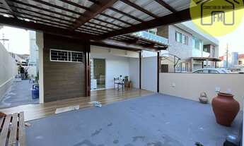 Imagem 3: Excelente casa decorada, com amplo quintal em condomínio