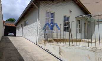 Imagem: Excelente Casa Térrea à Venda no Bairro