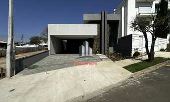 Imagem: Casa com Piscina acabamento Premium no Condomínio