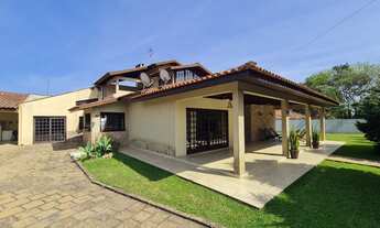 Imagem: Residência Estilo Colonial, Semi-Mobiliada!