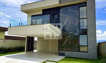 Imagem: Sobrado em Condomínio com 4 suítes e uma