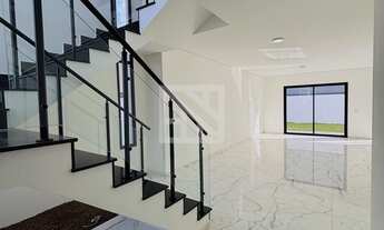 Imagem 2: Sobrado em Condomínio com 3 amplas suítes, Escritório e Preparação para piscina