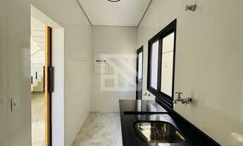 Imagem 6: Sobrado invertido em Condomínio com 3 suítes, escritório e Piscina